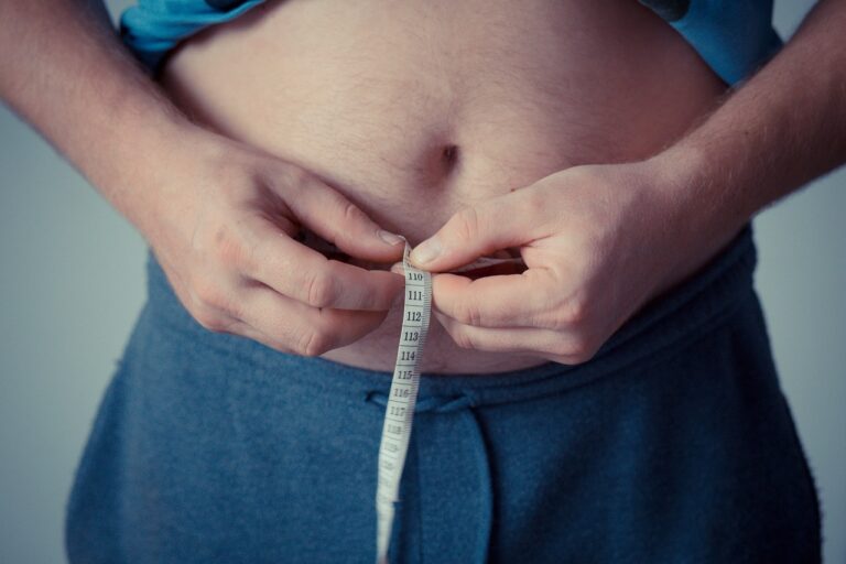 Grasas abdominales: la infusión que muchos están tomando antes de dormir
